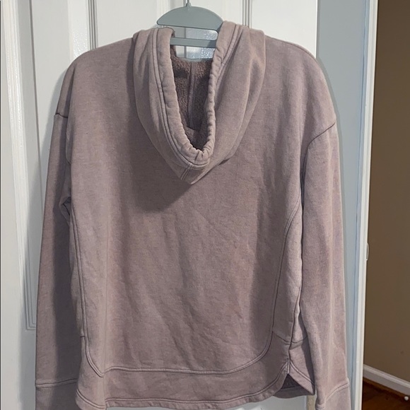 Universal Threads Pullover - Picture 3 of 3